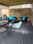 Beautiful newly remodeled cottage - Walk to strip, close to spire