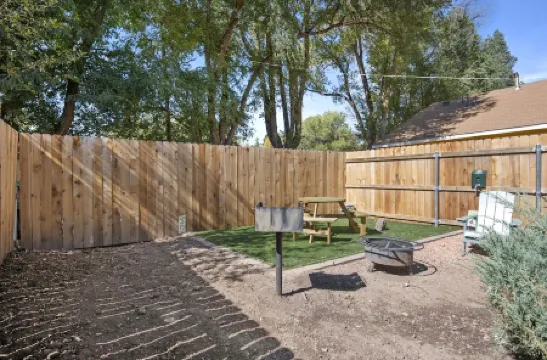 Downtown Green Gable Bungalow with AC, Fully Fenced Yard, W/D, 2 Smart TVs, WiFi