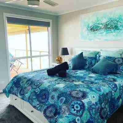 Stunning beachfront view , Rooms