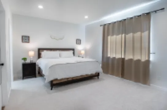 5Br Vacation Home Hot Tub/Game Room/Water Views/BBQ/Firepit/LG Yard