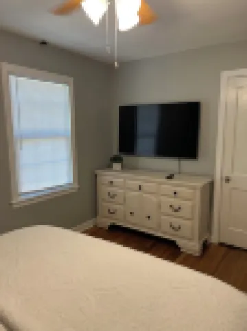 Super Cozy Cottage is updated, fully stocked and close to Downtown Thomasville!