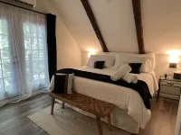 Cozy 3 Bedroom Chalet with Hot Tub - Chalets