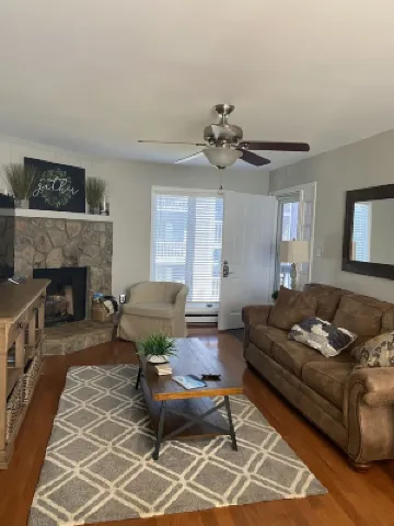 Downtown-walk to Main st Blowing Rock-2nd floor/pets<35lb/close to skiing