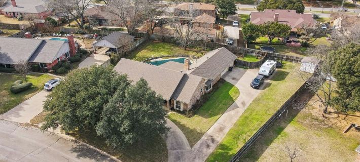 Cozy Pet-Friendly Retreat, Seasonal Pool & Fireplace, Sleeps 10 Hotels in Johnson County