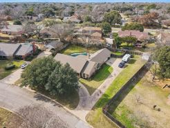 Cozy Pet-Friendly Retreat, Seasonal Pool & Fireplace, Sleeps 10