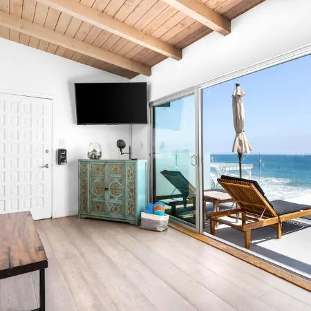 Modern Malibu Road Oceanfront Beach House with AC