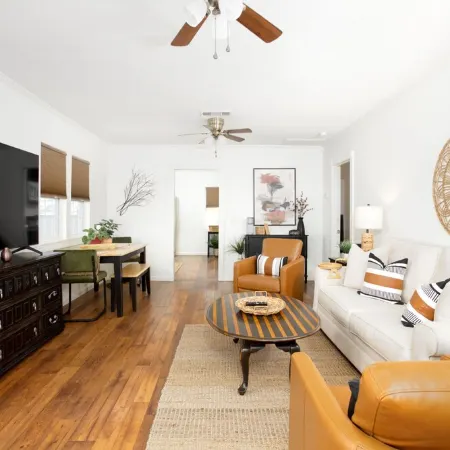 Five Star/ 2Br-!BA / Downtown/ Pet Friendly/ Super Clean/ Hike Palo Duro Canyon