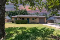 Quiet & Cozy in Georgetown, TX-Pets-Long Stays-Office Hotels near Rowan Park