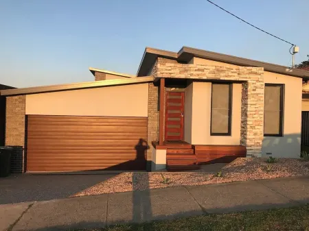 Luxury Home With Views -portarlington Town Centre