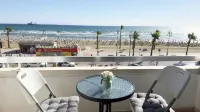 Kolonaki Seaview 1BDR Finikoudes Hotels in 