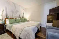 One Bedroom Serenity on the 17th | Amenities Golf Hôtels à proximité de : Shepherd of the Hills Fish Hatchery