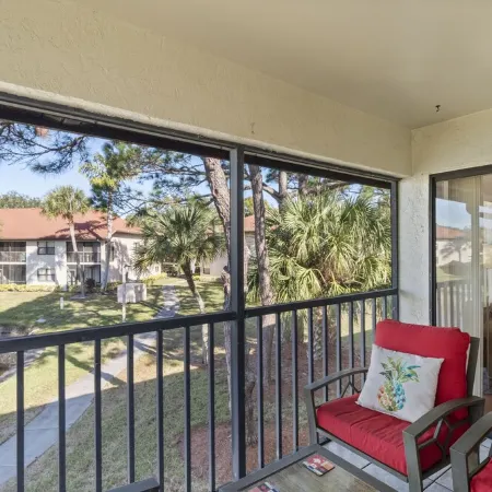 Peaceful Lakeview Condo • 2 Pools • Minutes to Img & Beaches