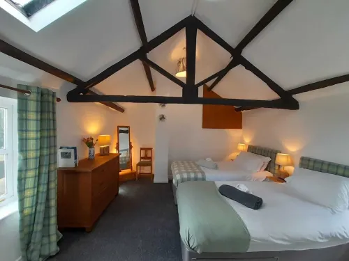 Cosy but spacious, historic cottage on The Red House Estate