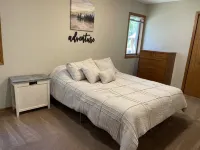 Breathtaking!  4BR/3BA Cabin - 30ft from lakeshore on Alexandria Chain of Lakes