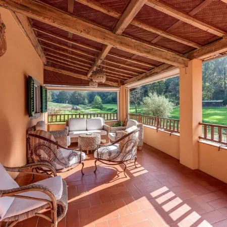 Villa with air conditioning, heated pool, sauna, garden, in the Chianti area
