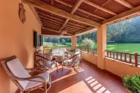 Villa with air conditioning, heated pool, sauna, garden, in the Chianti area Hoteles en Reggello