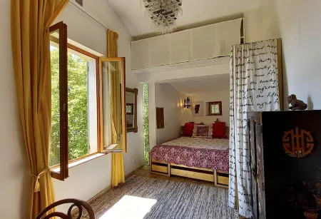 Maison D'architecte Indépendante Dans un Jardin Avec vue Remarquable Отели в г. Var