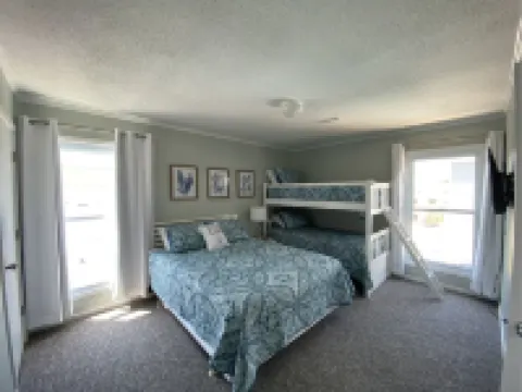 Sunset Beach HGTV Winner! Great Location, Steps to Beach!