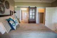 Lake Therapy, Cottage on the Water with Wifi!