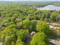 Cozy Chalet Style Home, Walk to Lake Harmony