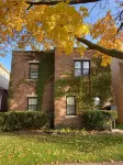 Sunny Evanston Studio: Stylish Decor, Hardwood Floors, Fenced Yard & Parking