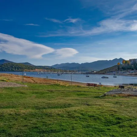 Lakeside One-Bedroom with Balcony/Views! Close to Keystone.