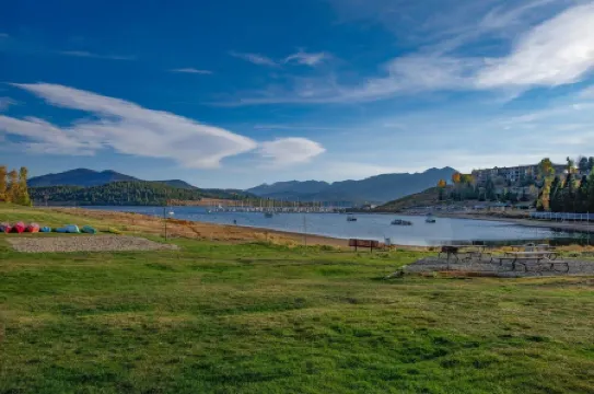 Lakeside One-Bedroom with Balcony/Views! Close to Keystone.