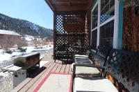 In Town Riverfront! Hotels in Red River