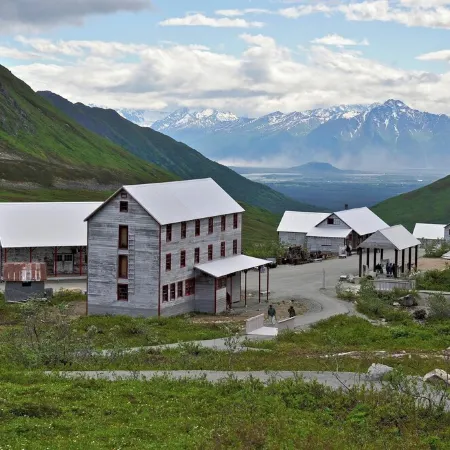 Brand-new Alaskan custom home awaits you in the heart of Hatcher Pass! Отели в г. Фишук