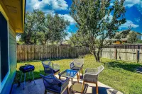 Hip, Spacious Hutto Home 4/2, 3 Mins to Kalahari, Hutto Co-Op, and Dell Diamond Hotels in Hutto