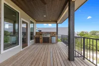 “WATERS-EDGE” A WATERFRONT home! Hot Tub!! VIEWS!!! - 4-Star