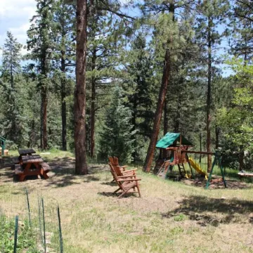 The Gingerbread Cottage - 2.5 acres, craft or meeting room