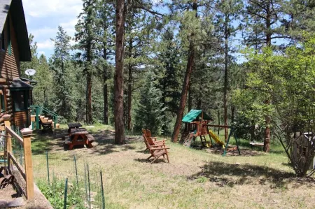 The Gingerbread Cottage - 2.5 acres, craft or meeting room Отели в г. Бейли