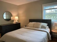 Beautiful 2 BR home, quiet, minutes from downtown