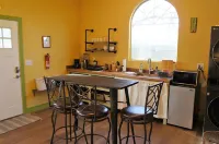 Sunshine Studio - Private apt and yard (eco, solar)