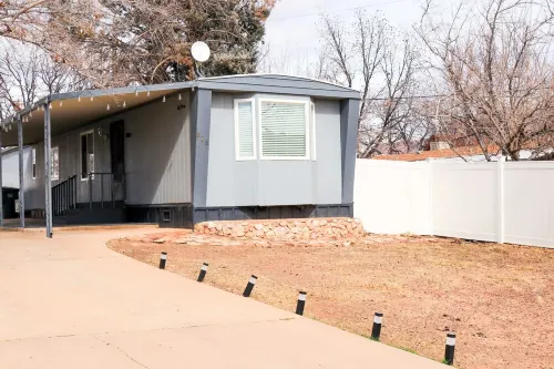 Entire Home- 2 King Beds, Close to Zion, Pet Friendly