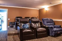 Lovely 7-bedroom house in Conyers with fitness room, WiFi, AC