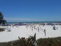 Waterfront single home rental with private lanai, heated pool, and hot tub! Hotels in Venice Gardens