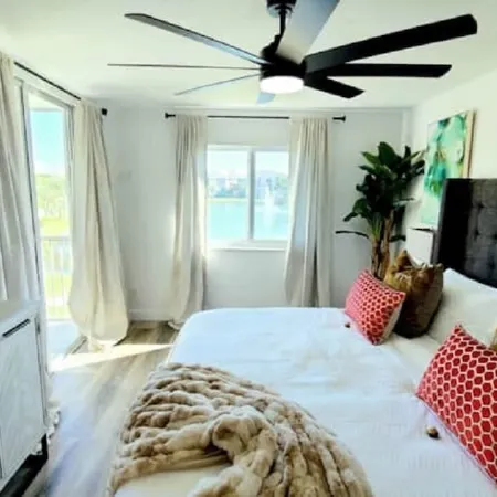 POSHPADZ Villa Del Sol Walk to Jupiter Beach