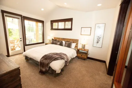 Center of Suncadia with Hot Tub, Games, Walkable, Close to Golf & Wedding Venues