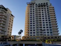 Stunning 11th floor Ocean/Golf views, Resort, Wifi