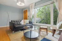 Stylish Flat with Free Parking in Downtown Albany Hotels in Albany