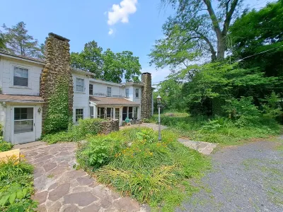 1798 Historic Log Cabin and Estate in Gettysburg You Can Rent Privately.