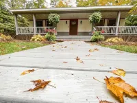 Cozy cottage tucked in the woods. 5 minutes from Cave Point and Whitefish Dunes.