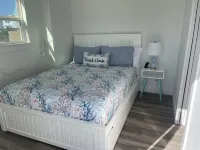 Bay views Cottage w/private suite, 4 min from beach and Moody Gardens