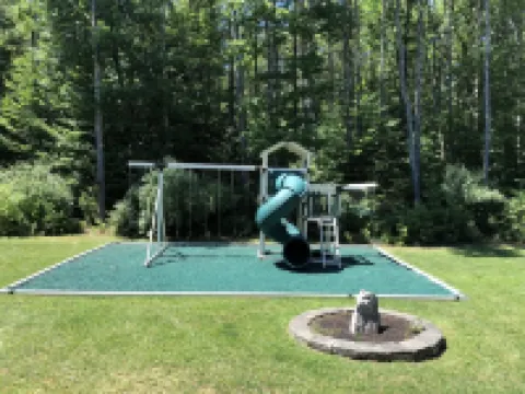 Lakefront Home,  Snowmobilers & Cross Country Skiiers Paradise!