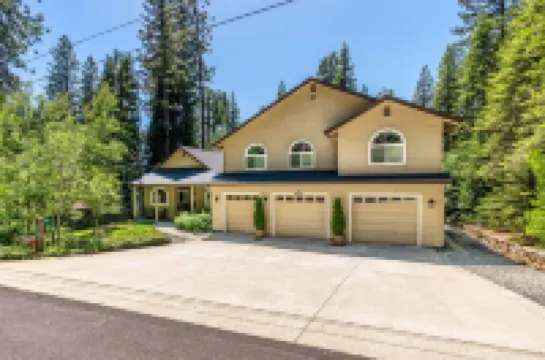 Luxury Home In Arnold With Tons of Privacy & Space