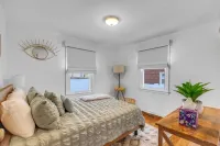 The Daydreamer - Walk To Walnut Beach, Restaurant + Shops