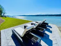 Homeport- Luxury Waterfront Home w/ Hot Tub and Game Room 벨페어 호텔