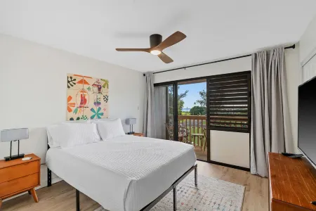 Family Condo with Queen Beds & Ocean Views from 3 Lanais!